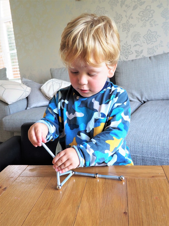 Geomag Pro-L Range Review , Magnetism, Construction, Geomagworld, Magnetic Building Toys, Review, Giveaway, the Frenchie Mummy
