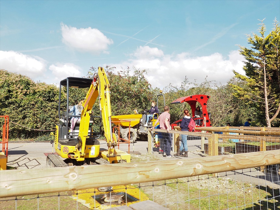 Diggerland Kent Review, Diggerland, Things to Do in Kent, Theme Park, Real Diggers, Adventure Park, The Frenchie Mummy