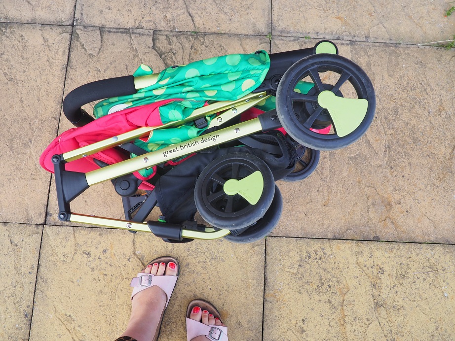 Cosatto Woosh Stroller, Pushchair Review, lightweight ultra compact buggy, stylish prints and patterns, the Frenchie Mummy