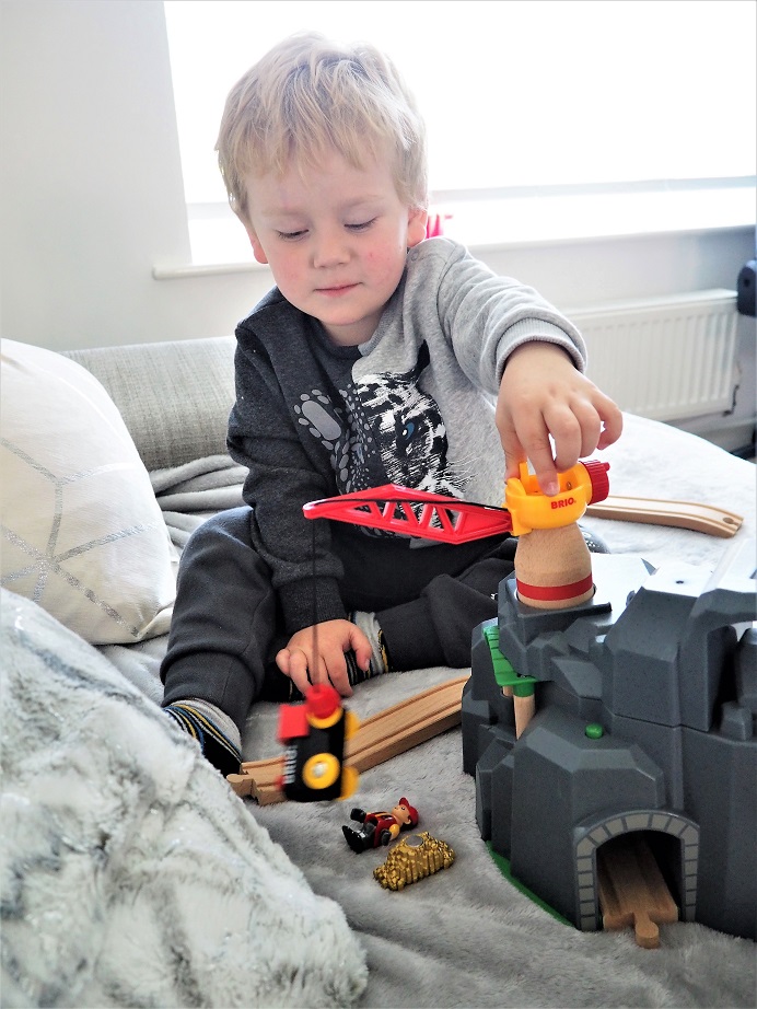 BRIO Crane and Mountain Tunnel Review. BRIO World, BRIO play, Trains Sets, Toys Review, The Frenchie Mummy