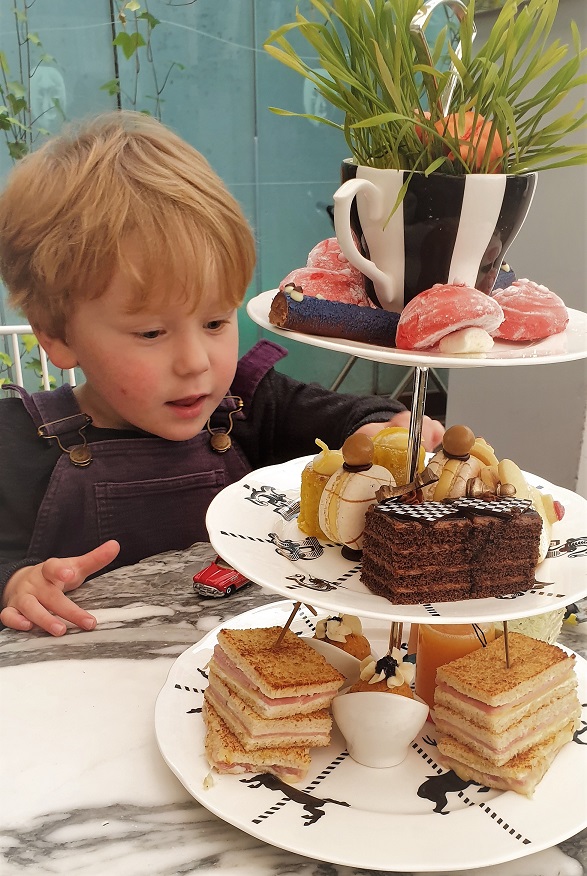 Mad Hatter's Afternoon Tea, Bookatable, Feast on London, Afternoon Tea London, Sanderson Hotel, Afternoon Tea Review, The Frenchie Mummy