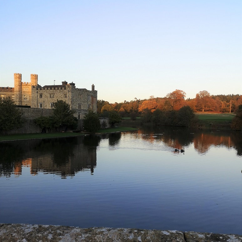 Leeds Castle, Autumnal Walk, Visit Kent, Family Day Out, Maidstone, Historic Place, Things to Do in Kent, The Frenchie Mummy