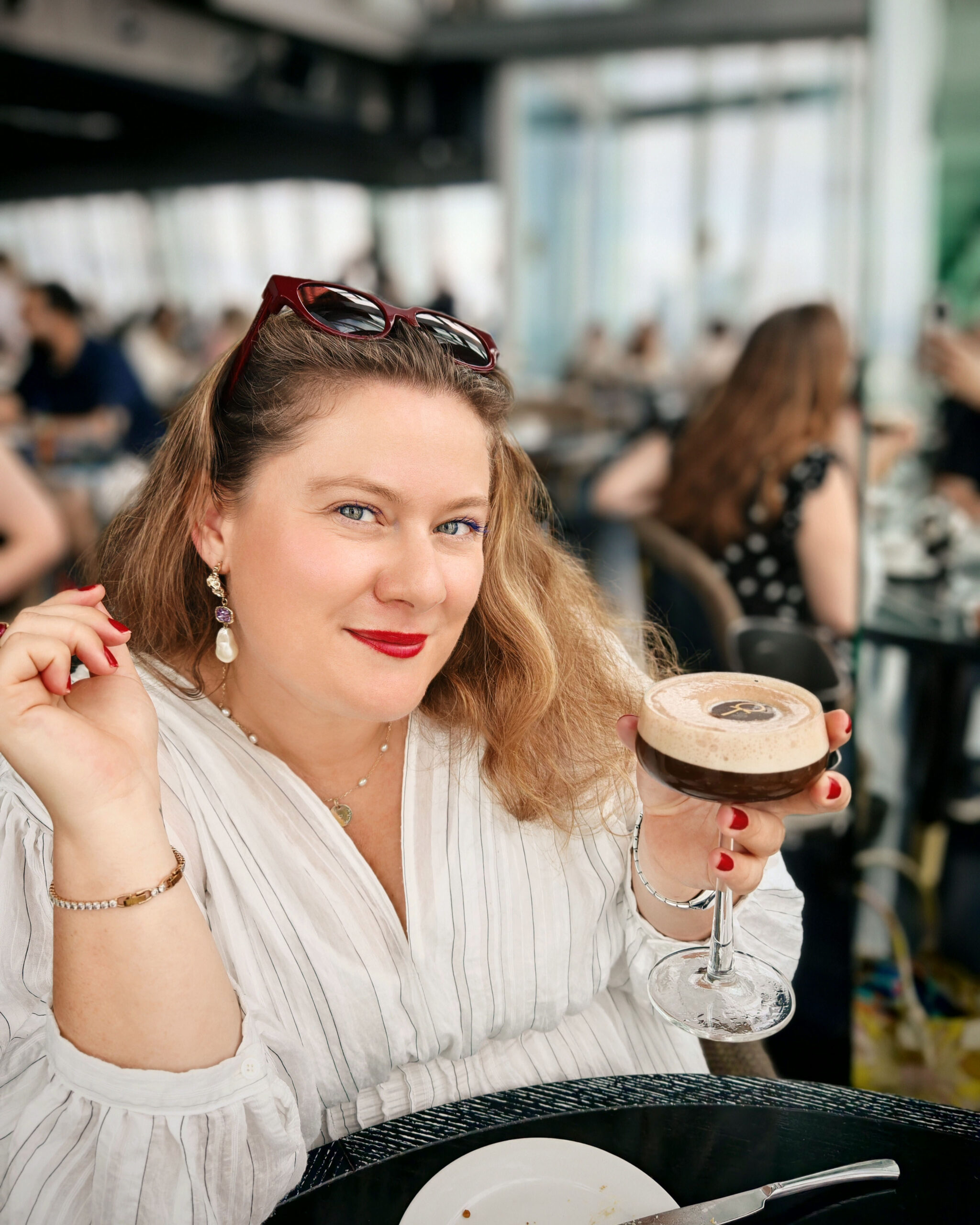 Accessories Every Stylish Mum Should Own, Must-have accessories, Mum style, How to feel confident, Key accessories, pearls, Crossbody bag, Scarves, sunglasses, right footwear