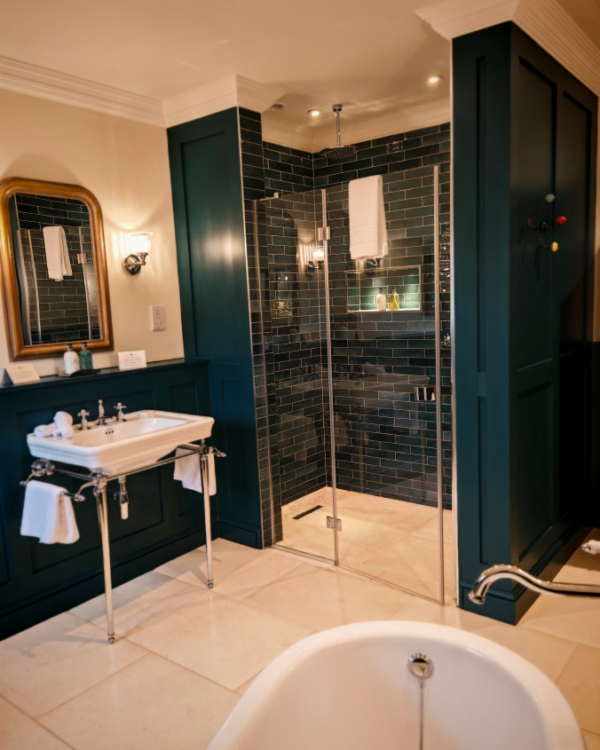 Hever Castle Bed & Breakfast, Hever Castle, Family Staycation in Kent, Edenbridge, Family-Friendly, Family Blogger, the Frenchie Mummy, Hever Castle Kent, Anne Boylen