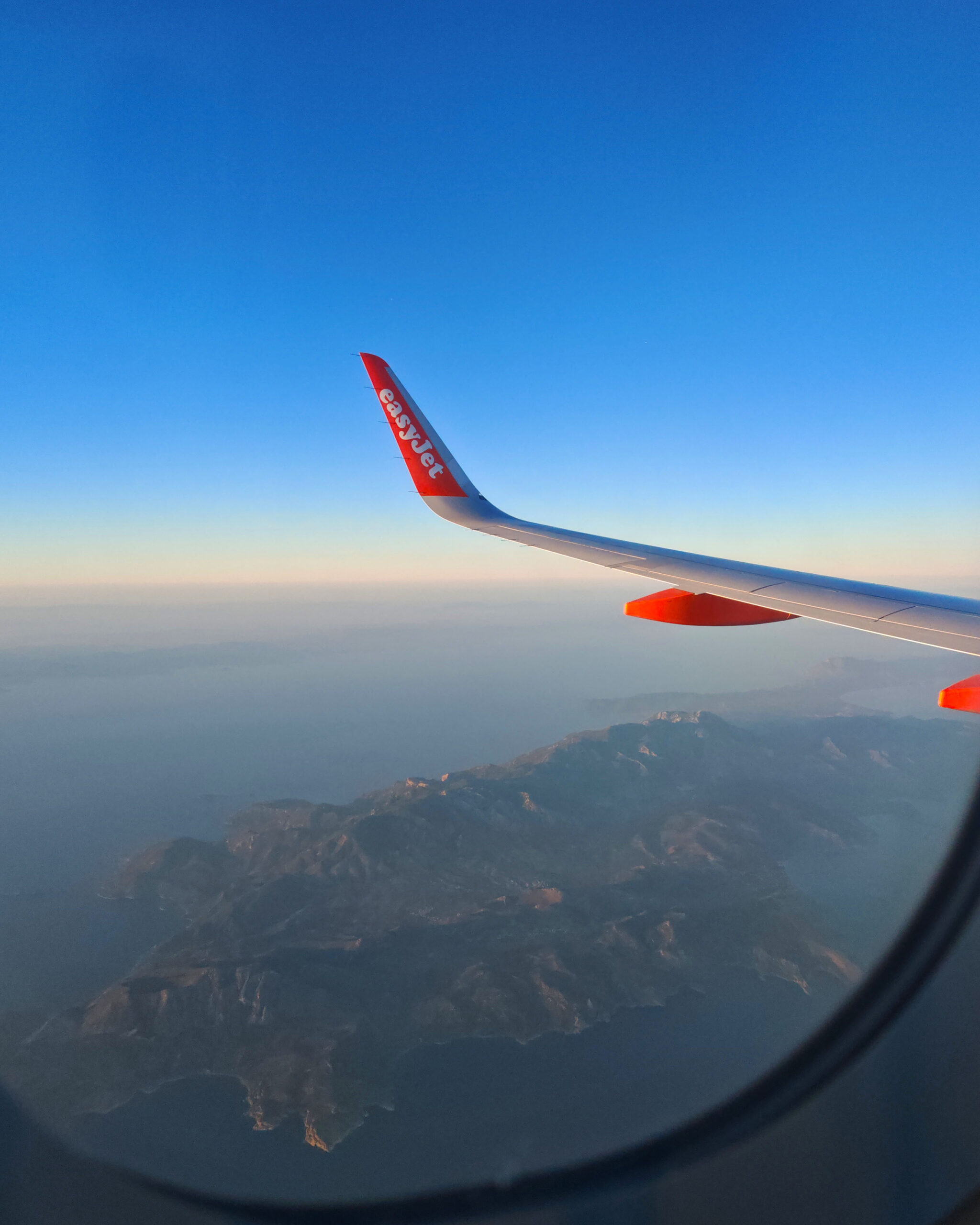 Tips For A Successful Flight With Kids, Fly With Kids, Travel Blog, Family-Friendly, Tips for a stress-free flight with children, fly with children, the Frenchie Mummy