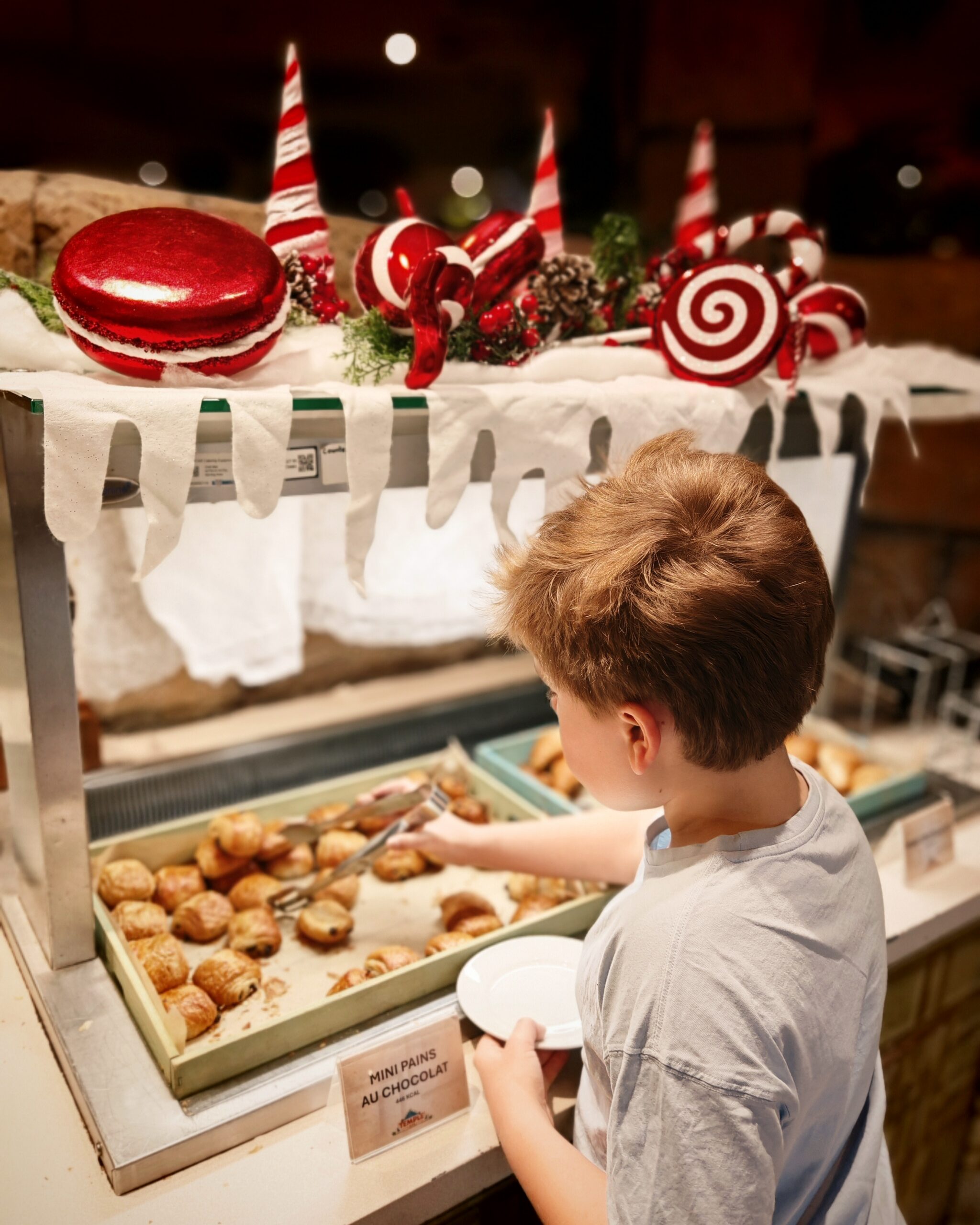 Chessington World of Adventures Resort at Christmas, Chessington World of Adventures Resort, Theme Park, Chessington's Winter's Trail, Christmas Trail in the UK, Christmas Fun, Christmas Events in The UK, the Frenchie Mummy, Family-Friendly, Chessington Safari Hotel, Theme Park Review