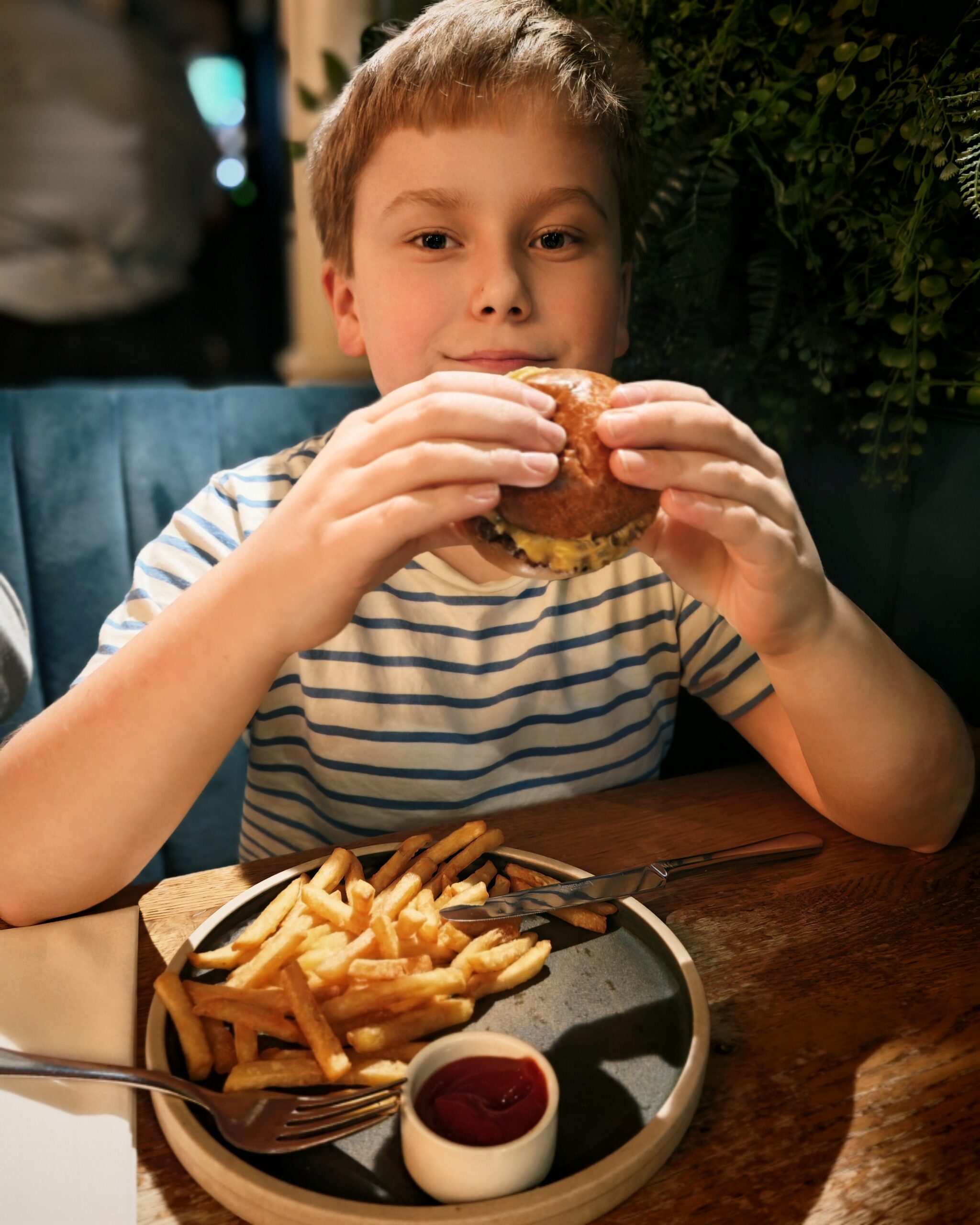 The Windmill Clapham Review, Young's Room, stay in a Pub, Family-Friendly, Pub staycation, pubs with a room, Weekend In Clapham, Hotel Review, the Frenchie Mummy