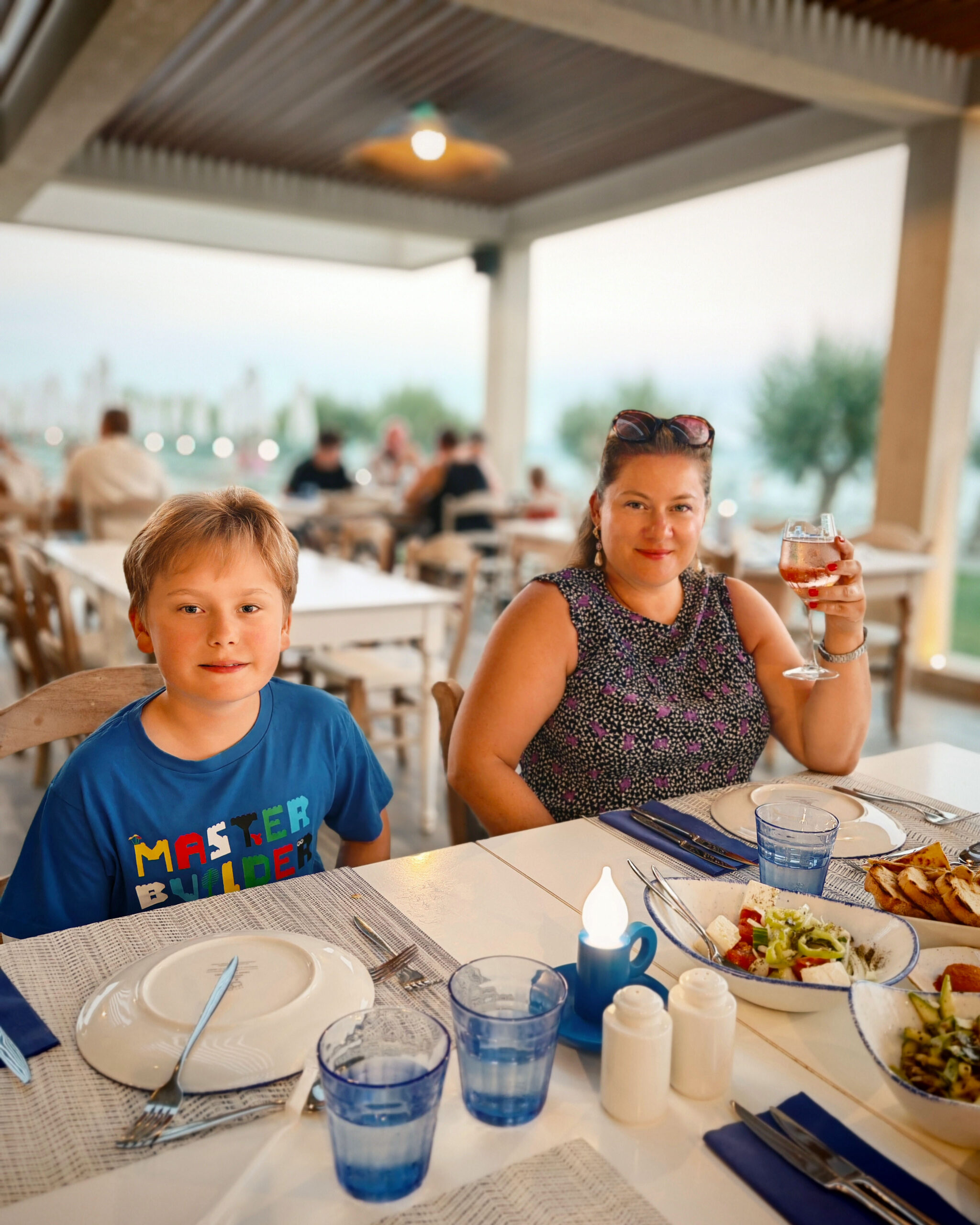 Essential Tech Tips for Family Travel, Travel and devices, family travel guide with devices, what to pack on holidays, new technologies and holidays, digital safety abroad, the Frenchie Mummy