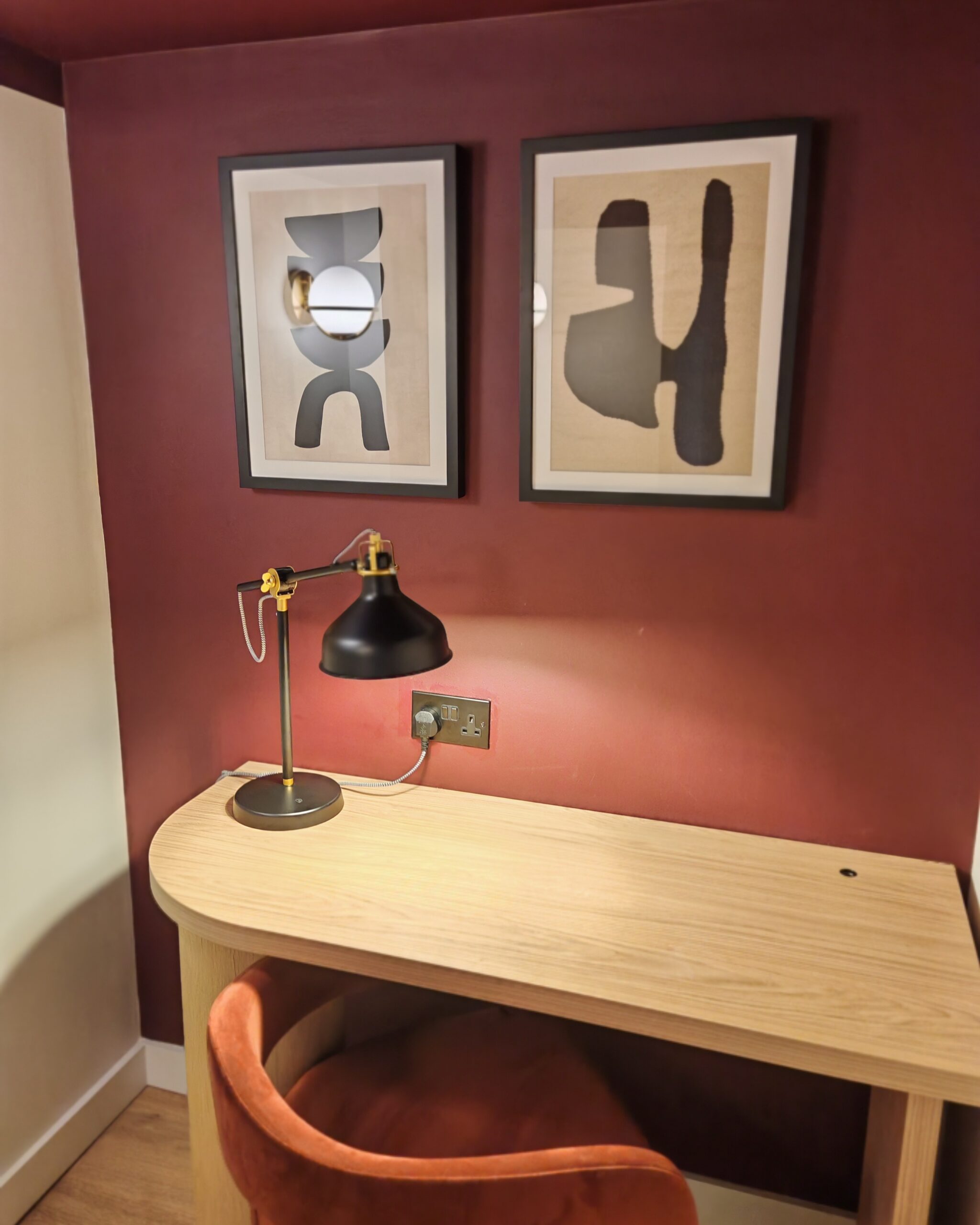work space corner at onefifty Fenchurch with a desk against a magenta wall and 2 modern paintings work space corner at onefifty Fenchurch with a desk against a magenta wall and 2 modern paintings