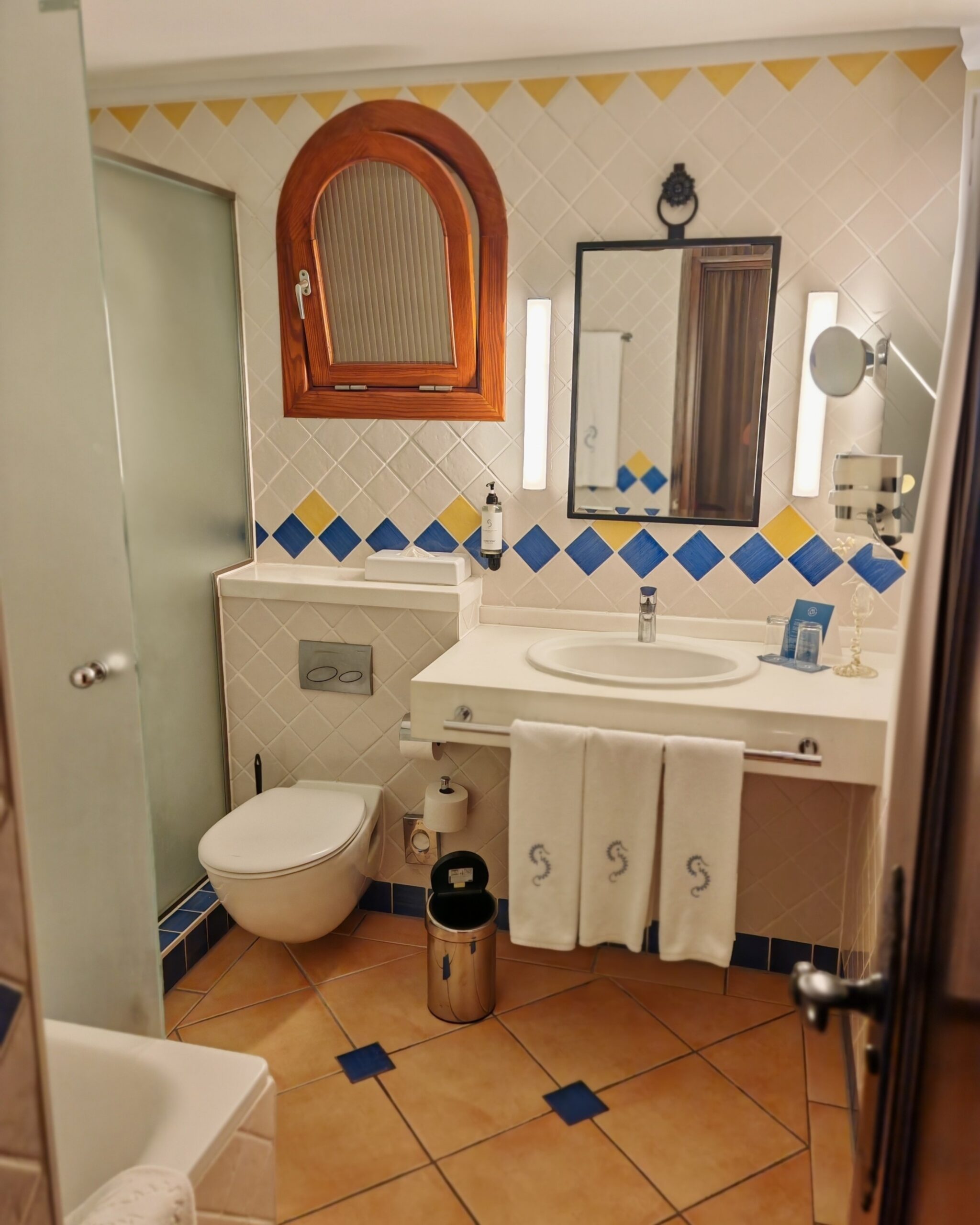 Family bathroom at the Seaside Sandy Beach Hotel pool in Maspalomas, with a sink and a shower room